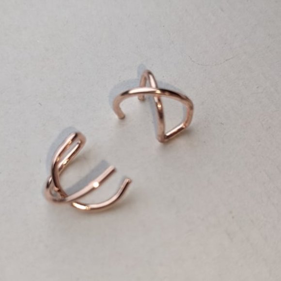 Cross Ear Cuff - Rose Gold. No Piercing - Picture 1 of 9